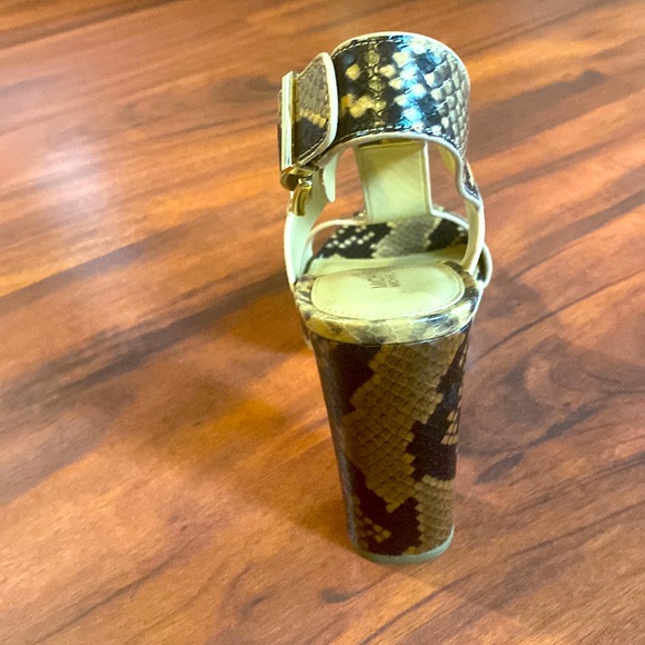 Chunky heel sandal - Picture 3 of 4